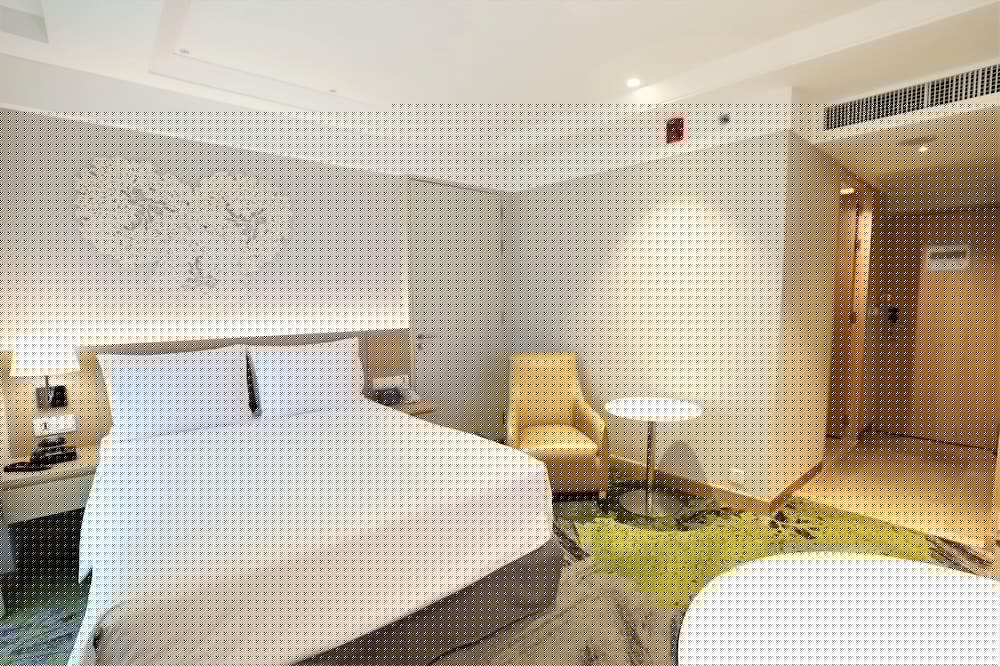 Holiday Inn Bangkok Hotel 18/76