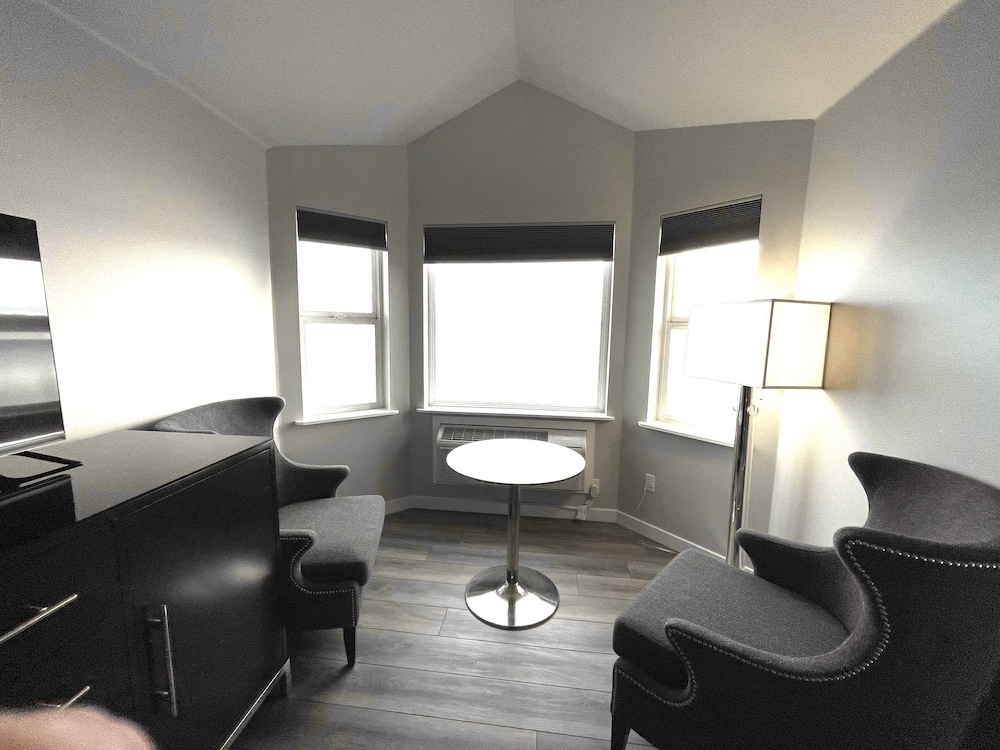Tides Inn Suites 51/75