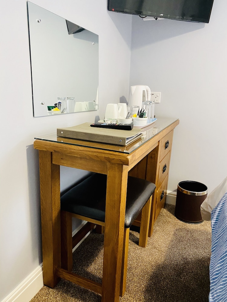 Pinewood B&amp;B 6/50
