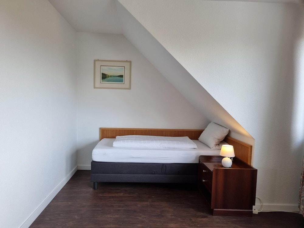 Erbenholz Hotel and Restaurant 6/40