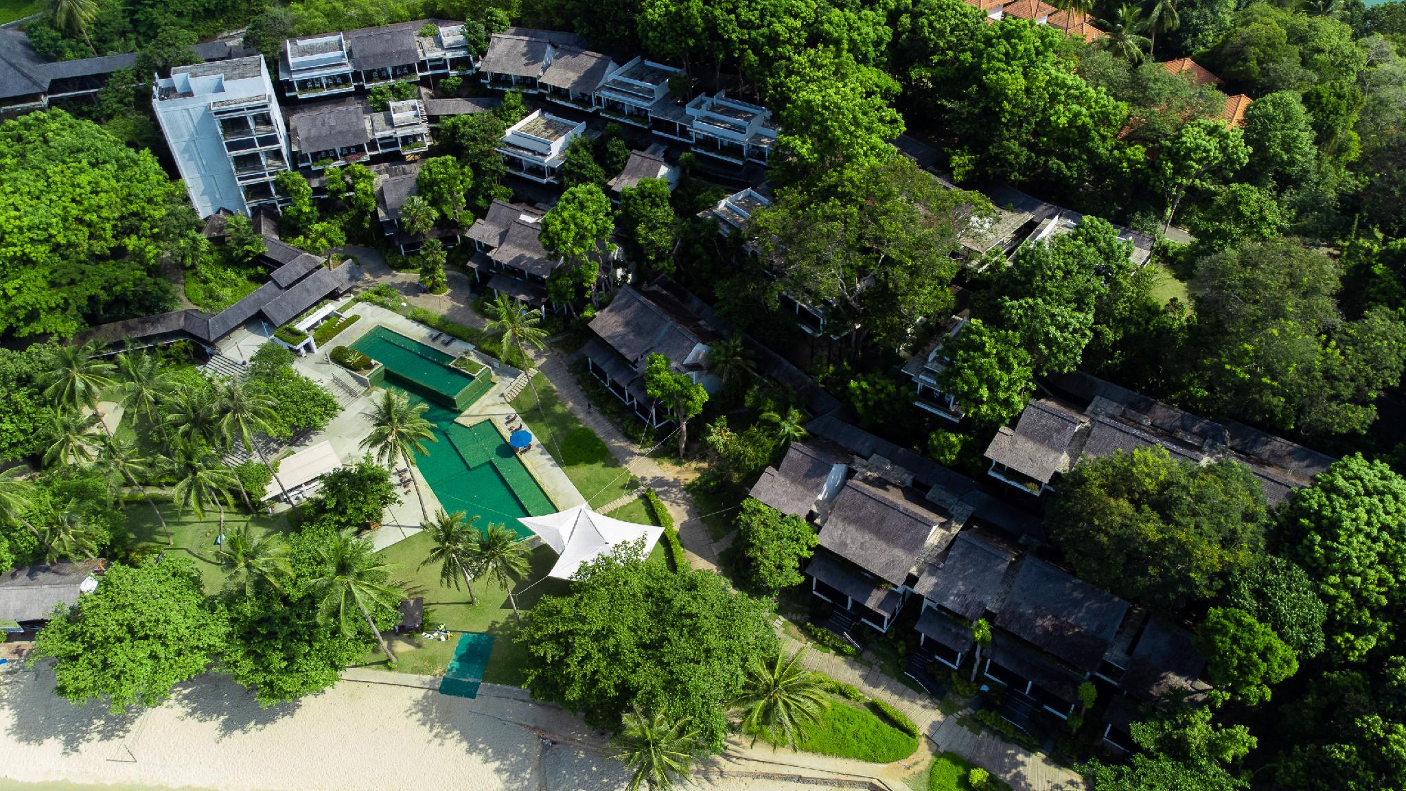 DELUXE, BEACH FRONT