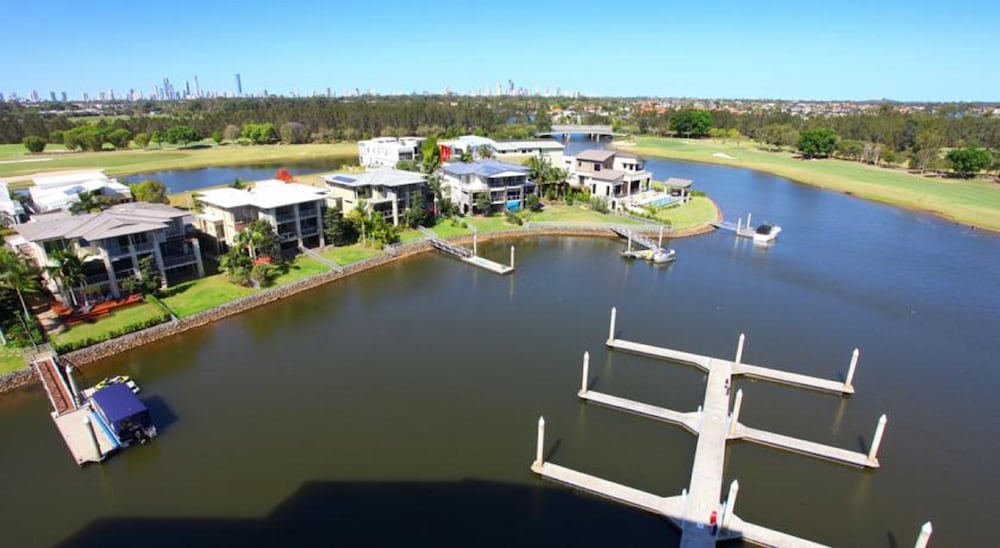 Signature Waterfront Apartments 23/38
