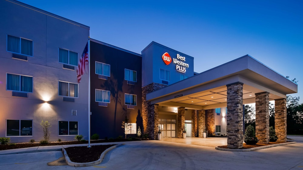 Best Western Plus Parkside Inn & Suites 1/39