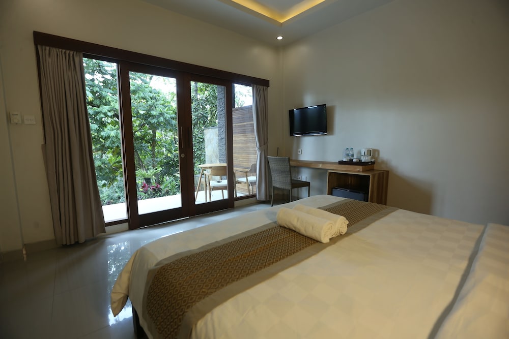 Angsoka Bungalow 6/18