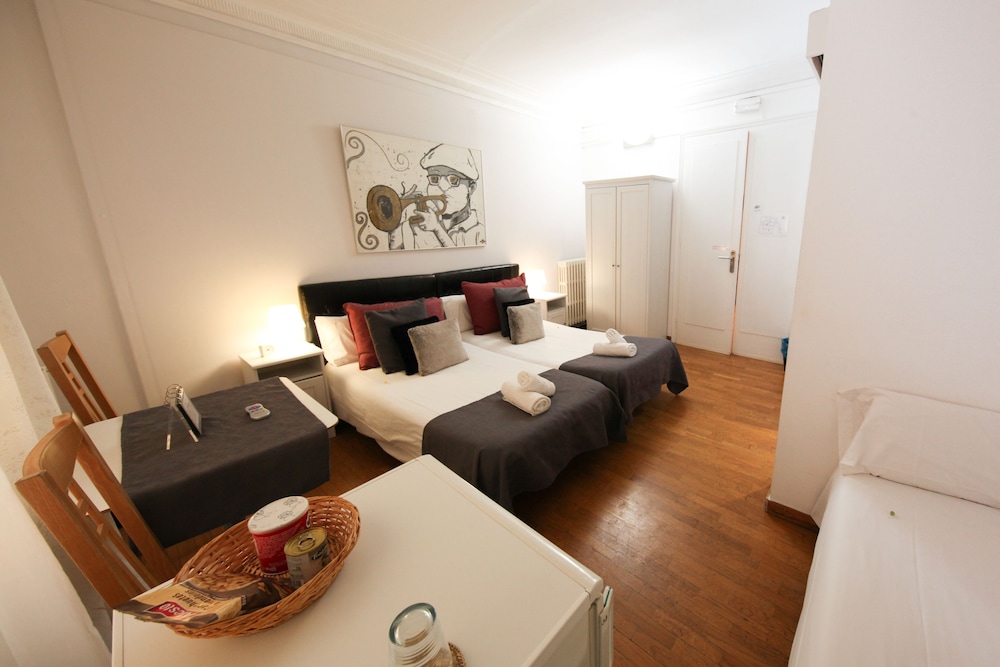 Petit Hotel 17/48