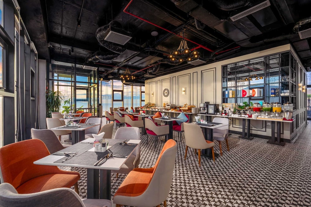 Peninsula Hotel Danang 41/48