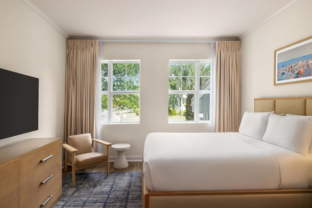 2 Bedrooms, Premier, Family, Residence, Suite, 1 King and 2 Queen Beds