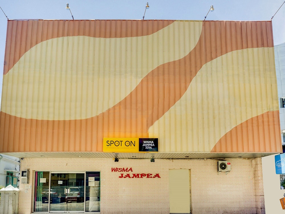 SPOT ON 2214 Wisma Jampea in MAKASSAR