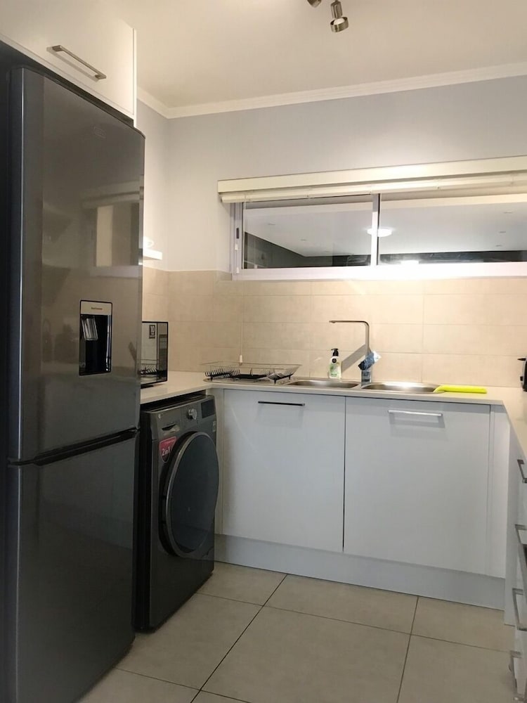 Ashton Park Luxury Apartment 1/13