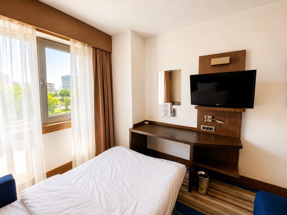 Liv City Hotels 26/69