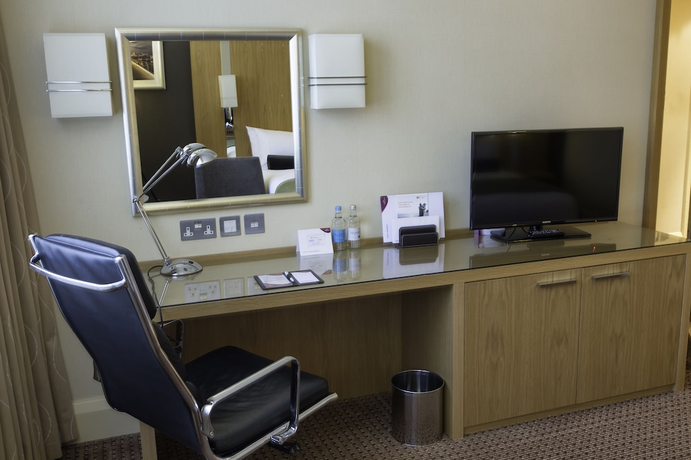 Crowne Plaza Ealing 62/76