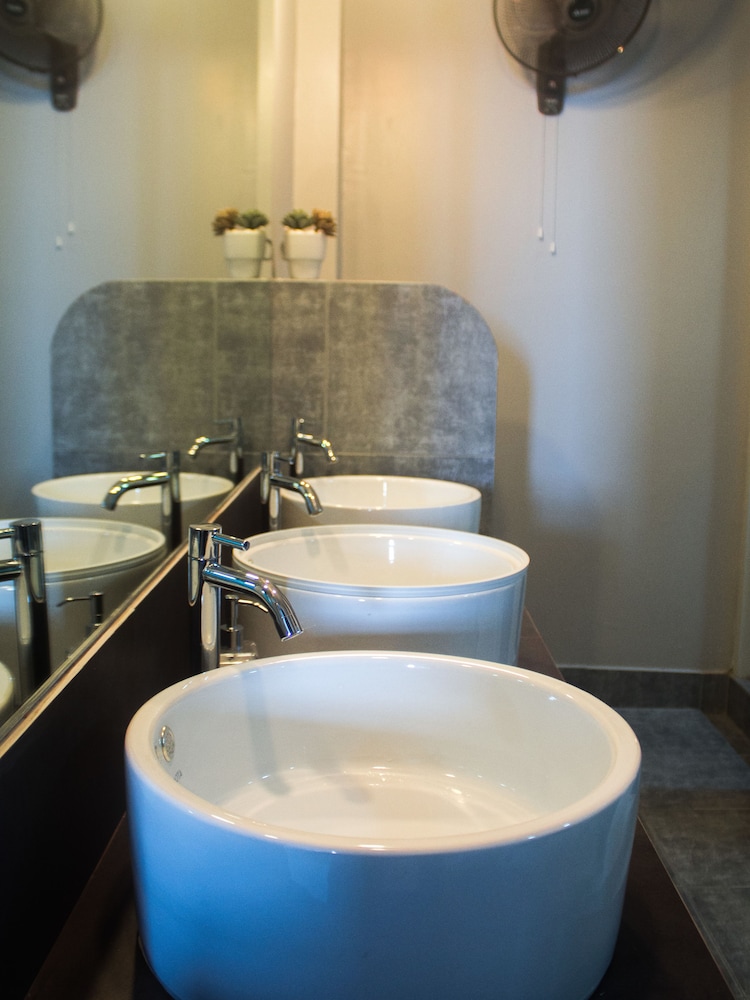 The Moon Hostel Hua Hin 66/68