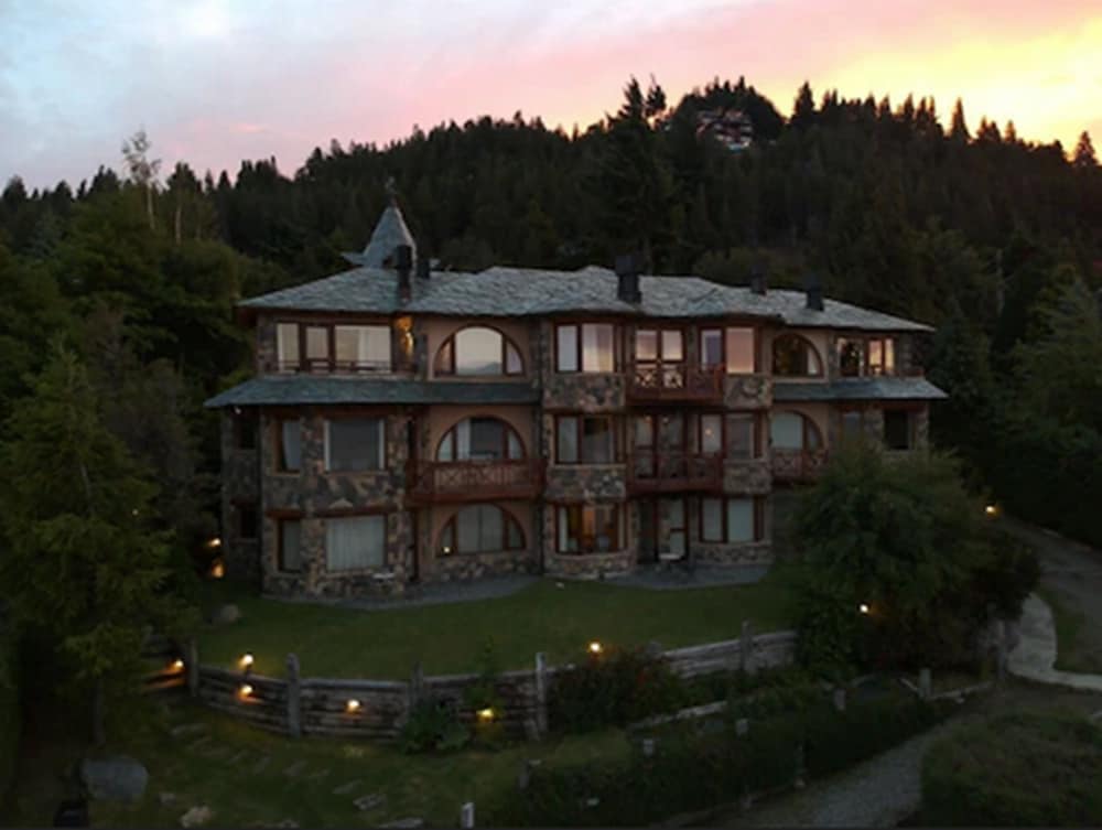 Lirolay Suites 3/46