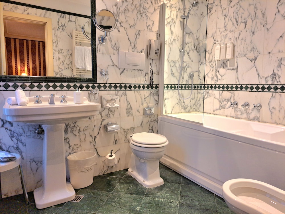 جناح جونيور بسرير كينج، Sina Palazzo Sant'angelo 5/7