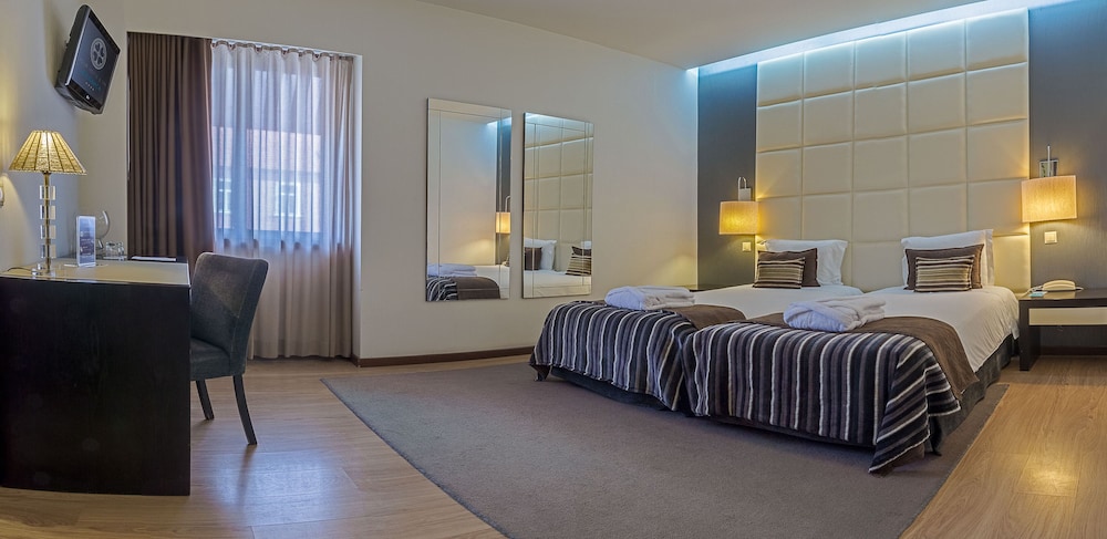 Your Hotel And Spa 4/34