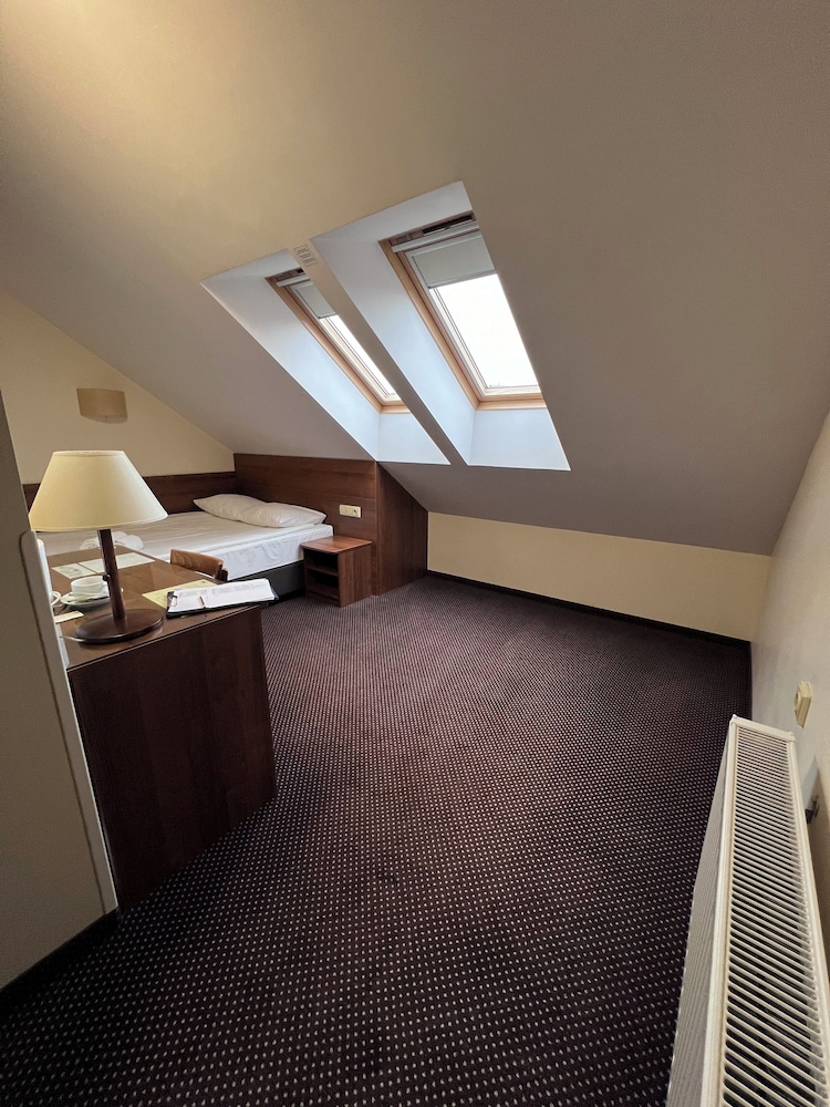Memel Hotel 43/66