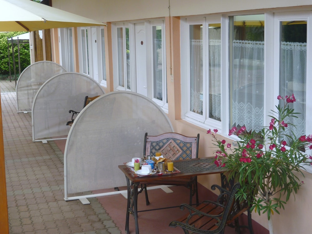 Hotel The Originals Nevers Clos Sainte Marie 24/48