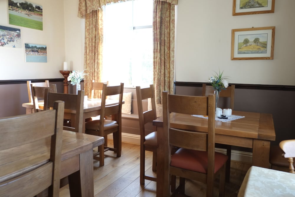Old Hall House 32/49