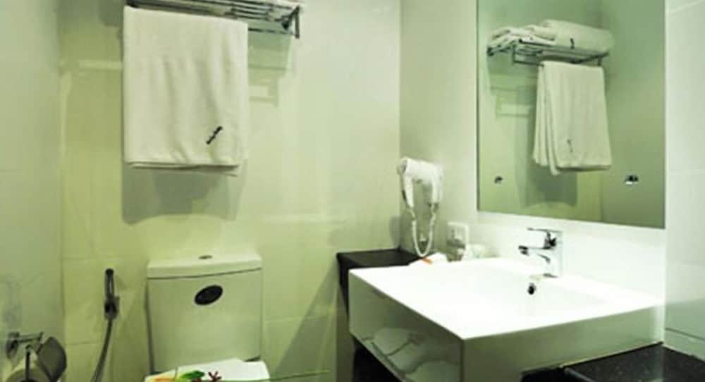 Lae Lay Suites 60/62