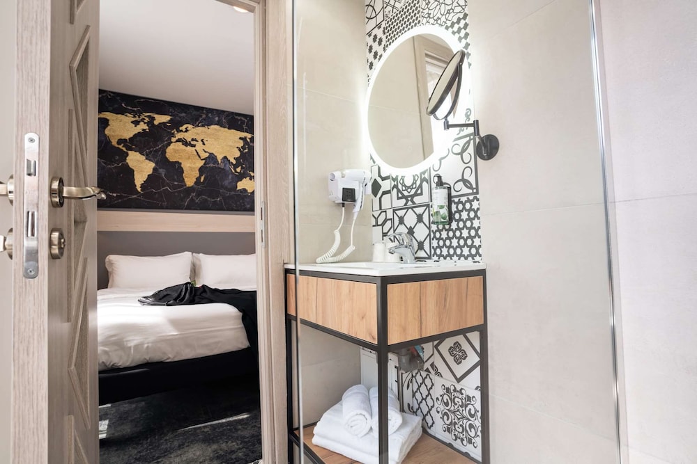 Hotel Univers 6/50