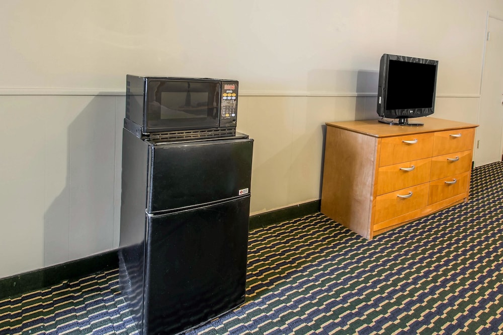 Rodeway Inn & Suites Winter Haven Chain of Lakes 20/35
