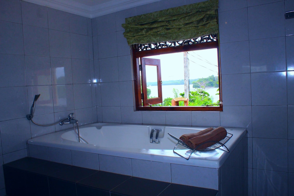 Asian Jewel Boutique Hotel 37/39