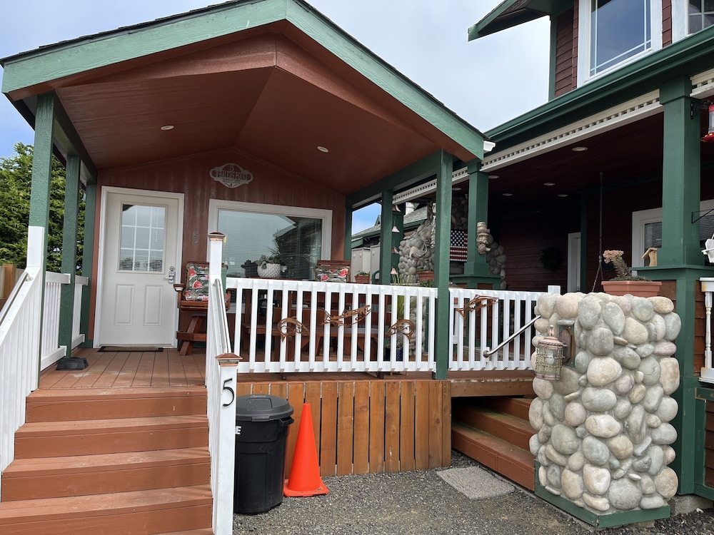 The Collins Inn And Seaside Cottages - Adults Only 9/77