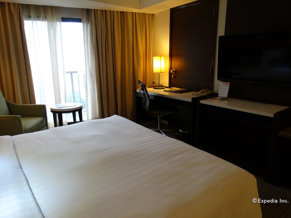 Century Park Hotel 28/76