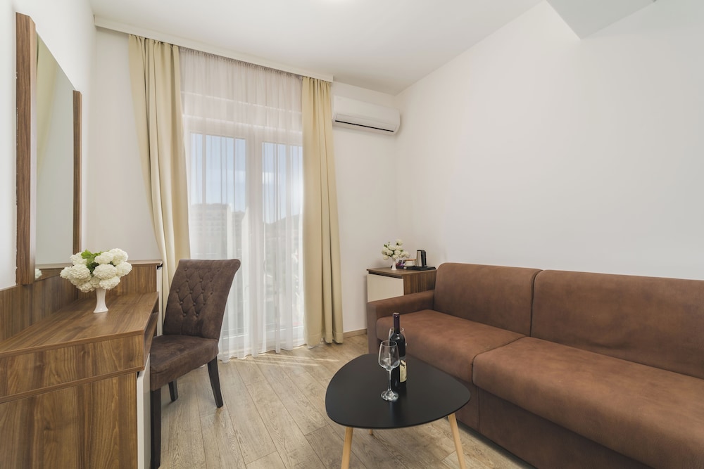 Hotel 219 Budva 56/75