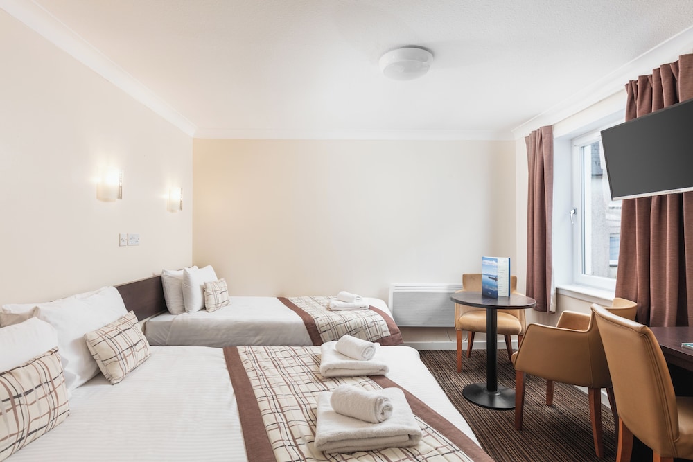 Dunollie Hotel 7/50