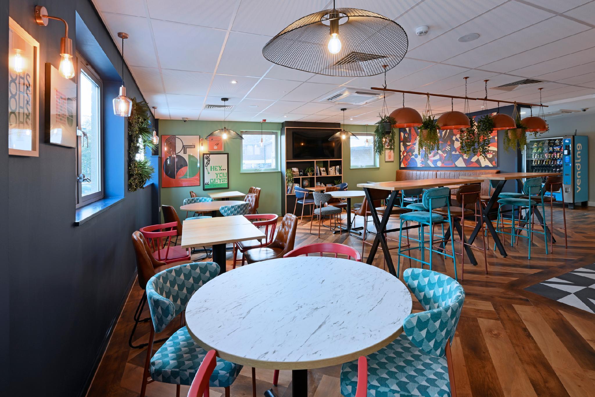 Travelodge Bracknell Central 18/22