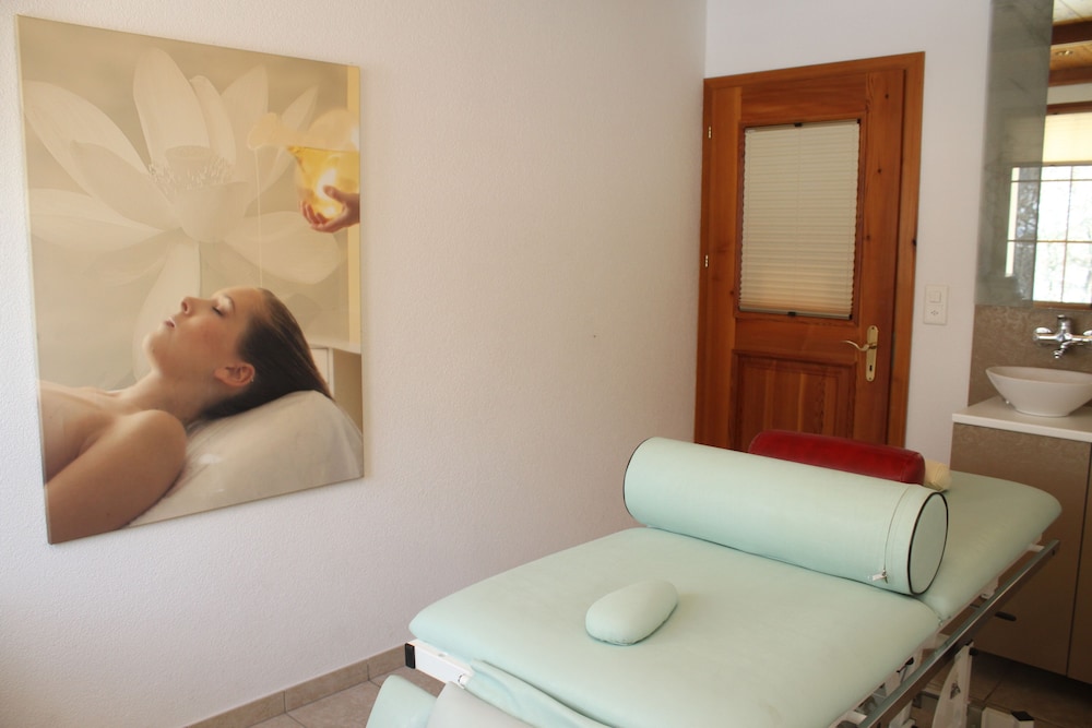 Grichting Hotel & Serviced Apartments 32/65