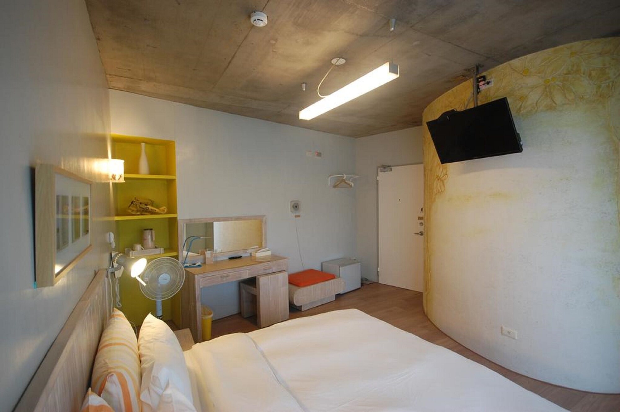 ROOM, QUEEN BED, BALCONY
