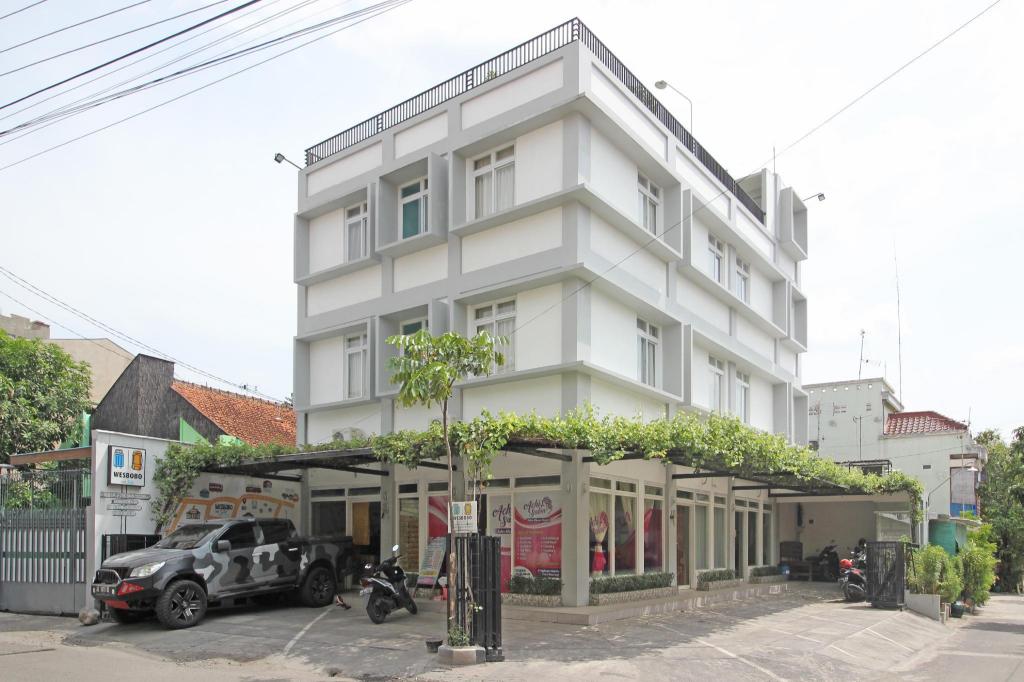 RedDoorz near Solo Balapan Station 15/18