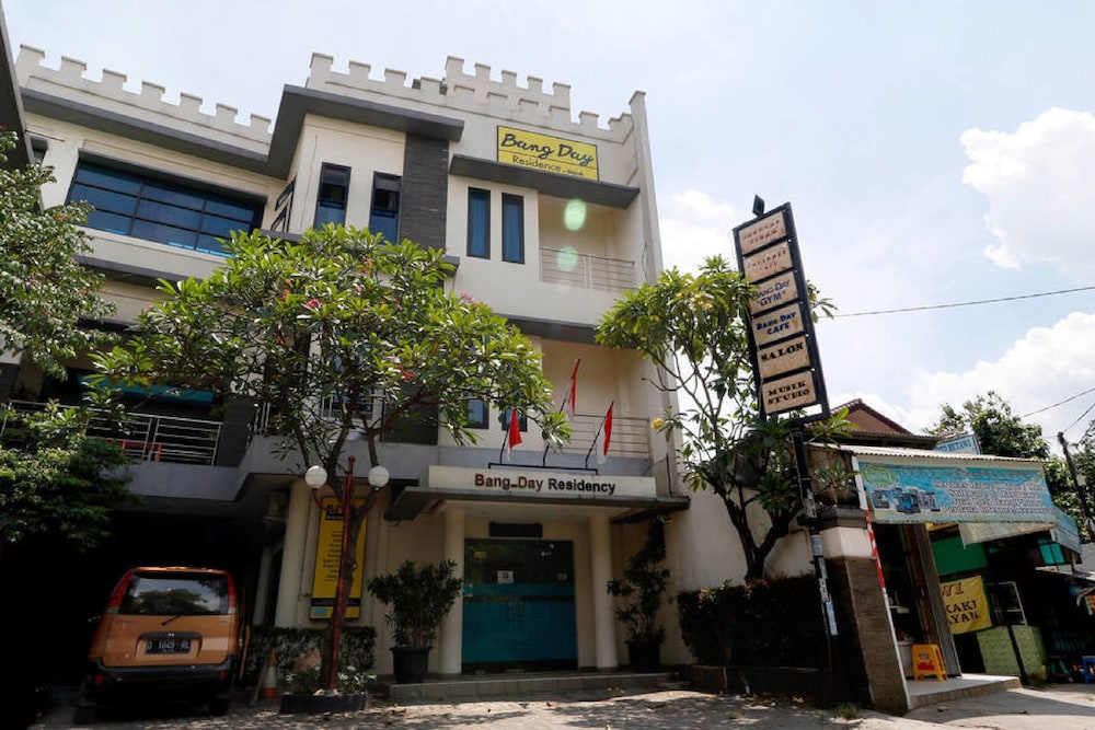 Reddoorz Plus Near Universitas Indonesia 1/50