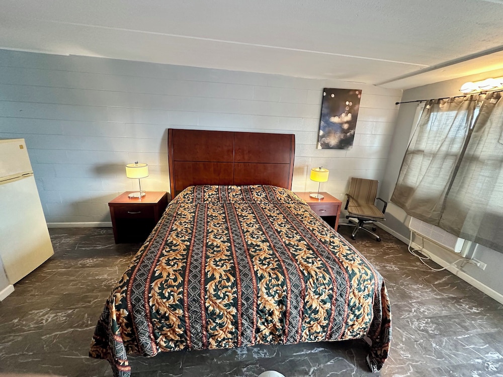King Bed with Kitchenette Non-Smoking
