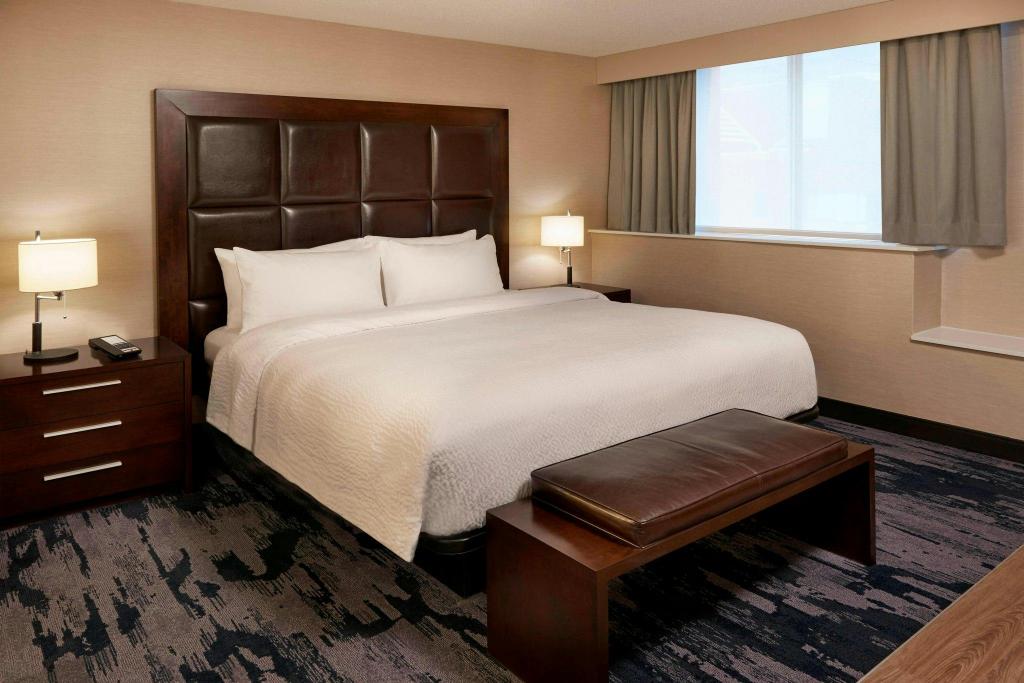 Suite, King Bed, Sofa, Large