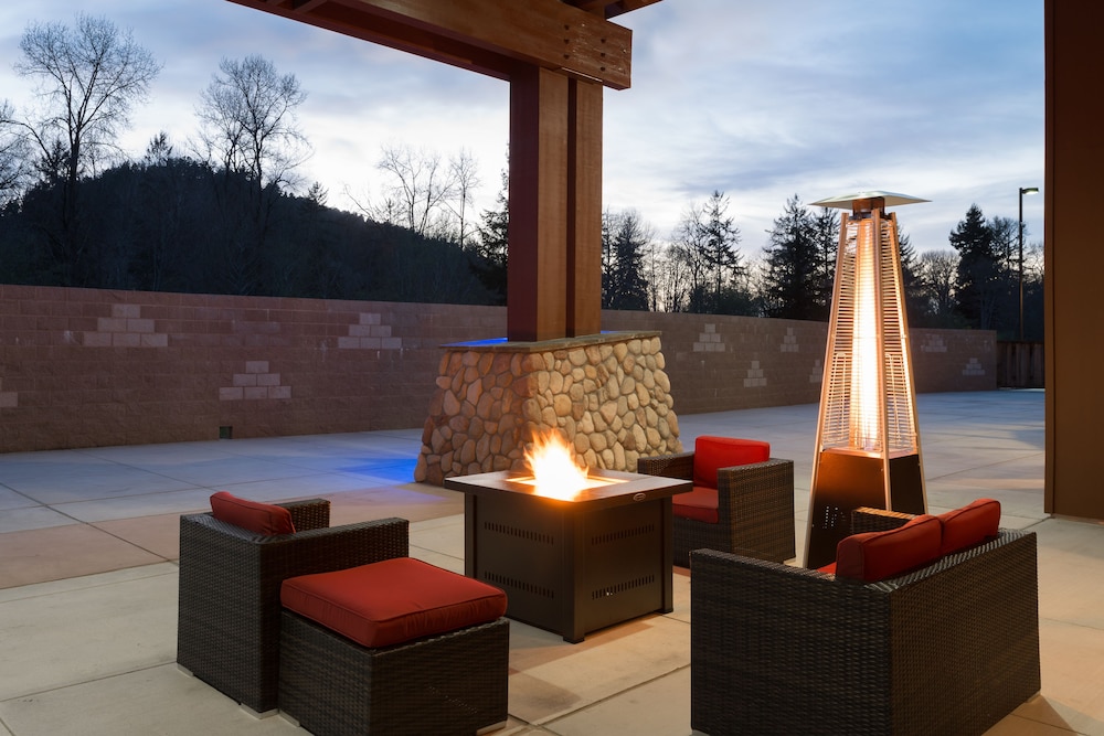 Holiday Inn Express Klamath - Redwood Ntl Pk Area 12/68