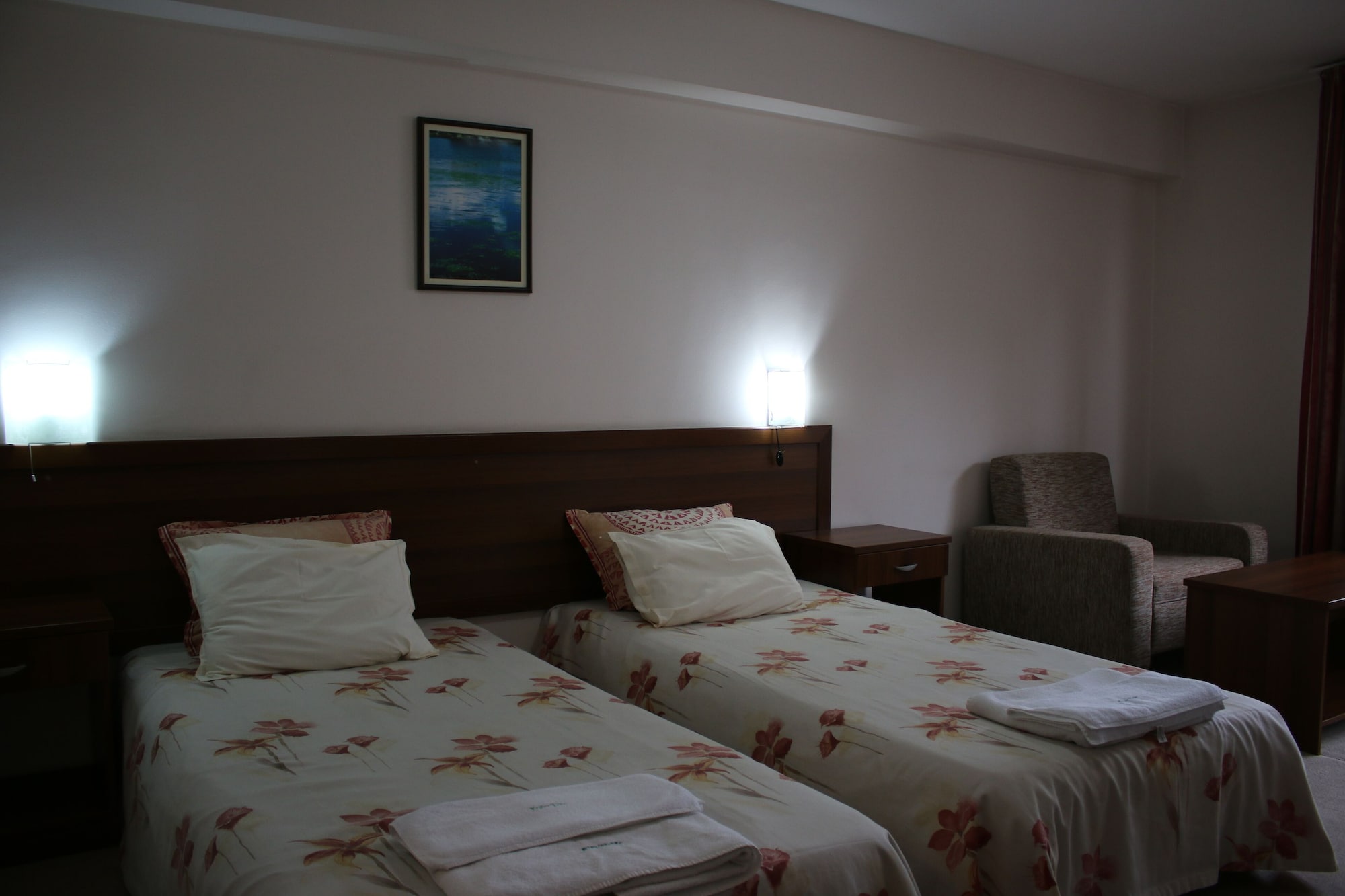 ROOM, DOUBLE BED