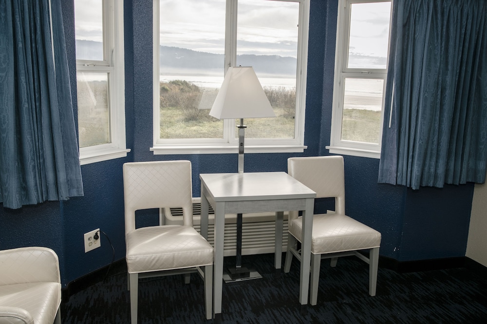 Anchor Beach Inn 24/26