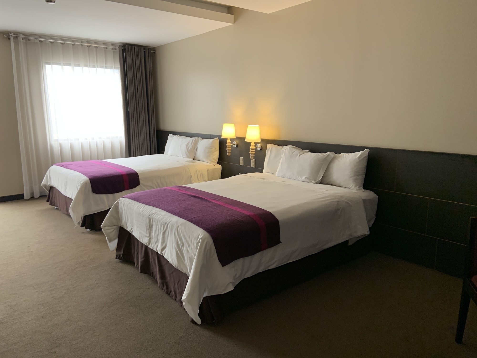 PREMIUM, 2 QUEEN BEDS