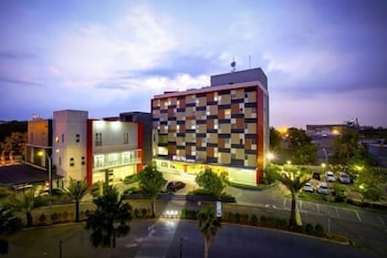Metland Hotel Bekasi (Hotel @HOM Premiere Tambun) 2/51