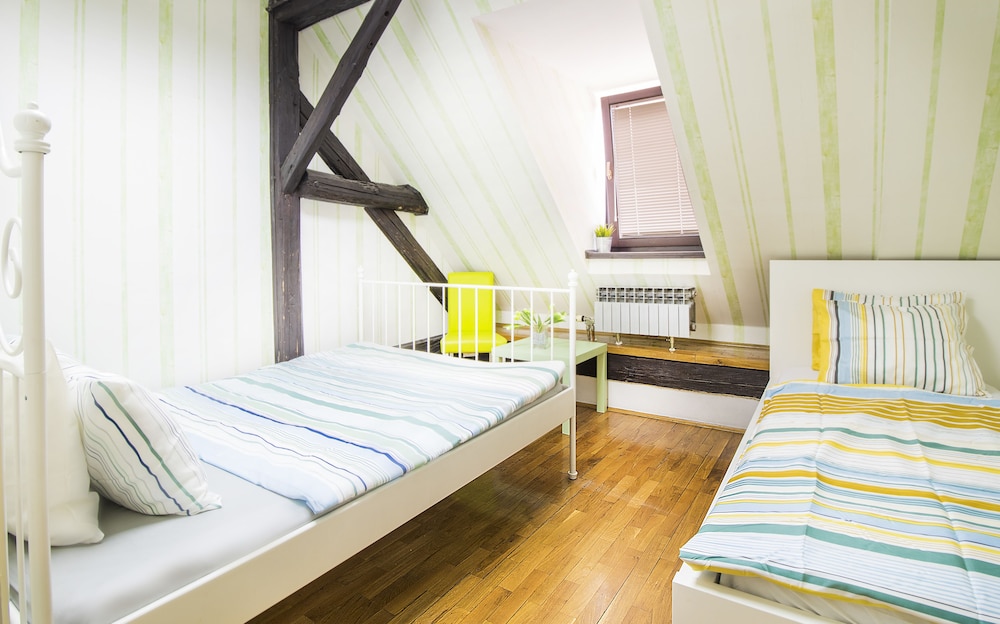 HOSTEL CENTAR 8/52