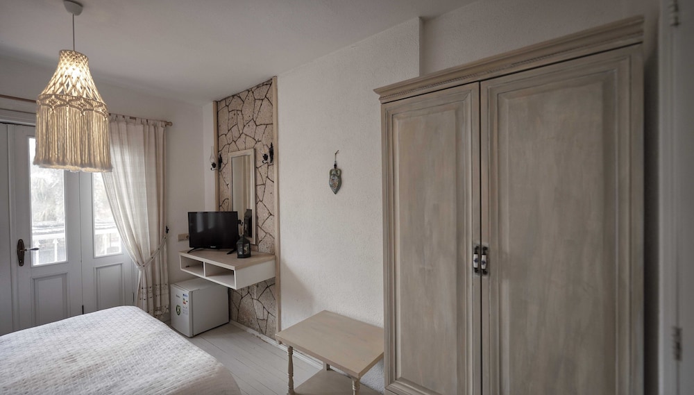 Tash Mekan Alacati Boutique Hotel 12/28