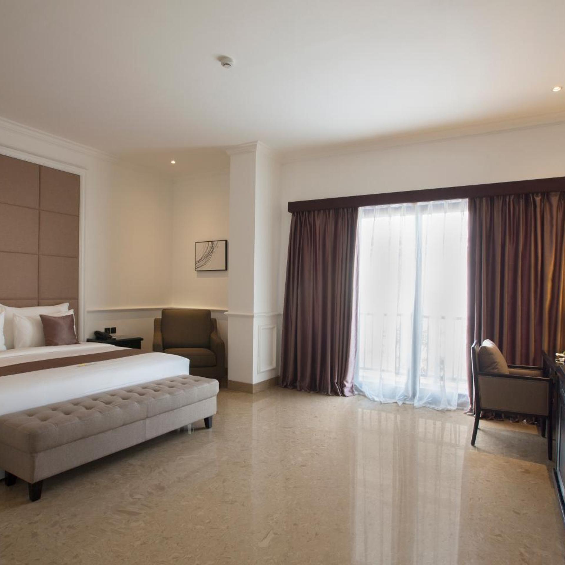 Executive, King Bed, Pool Access
