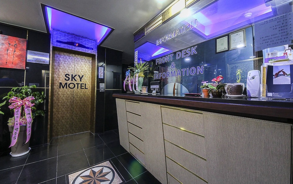 Sky Motel 5/31