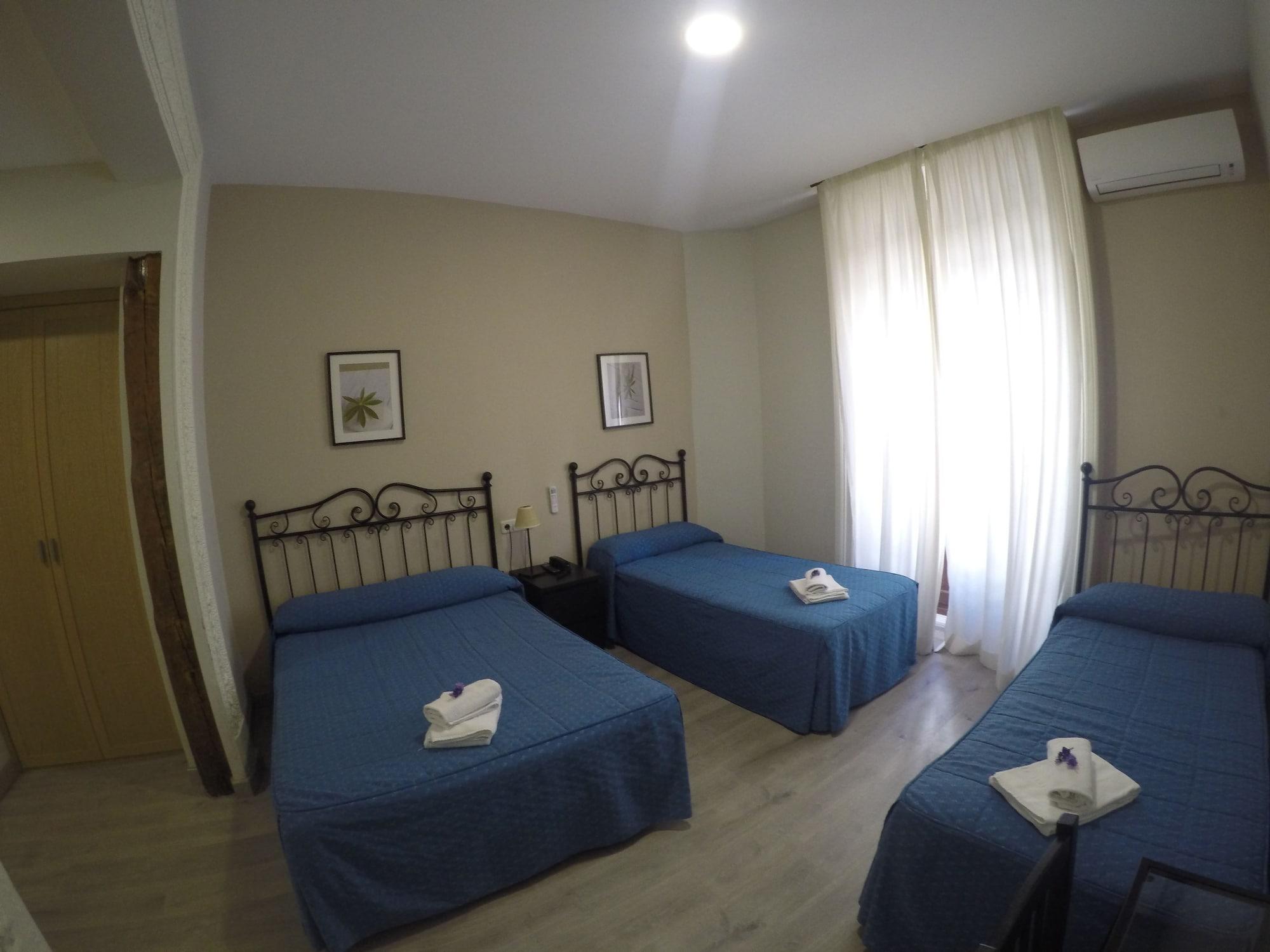 غرفة رباعية بحمام خاص، Hostal El Pilar 4/10
