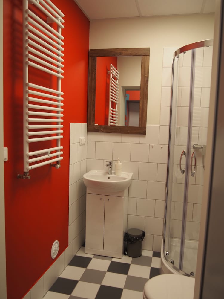 ROOM, QUINTUPLE, PRIVATE BATHROOM
