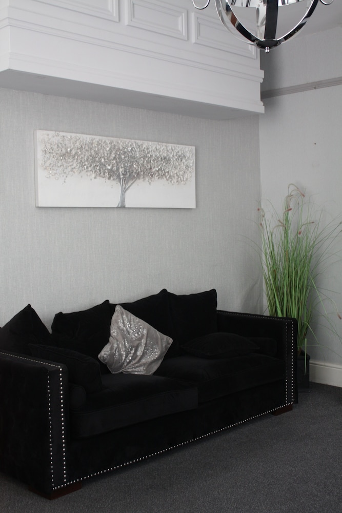 OYO Watton Vibe Hotel 30/50