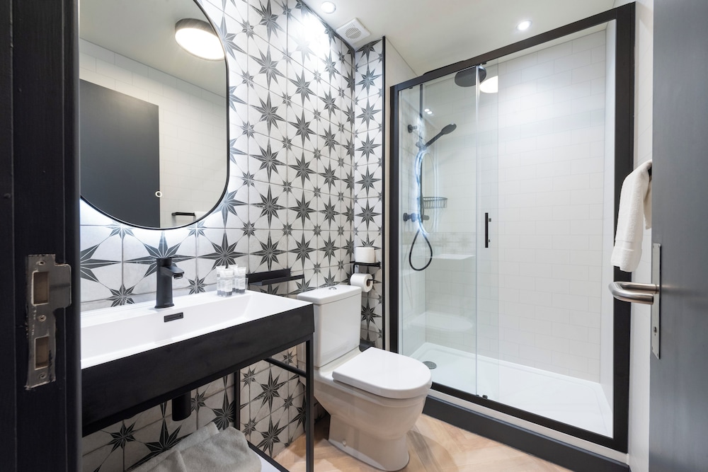 The Abel Heywood Pub & Boutique Hotel 35/43